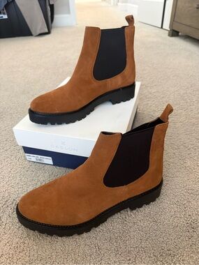 New in box Caslon Miller Chelsea Boots- Chestnut